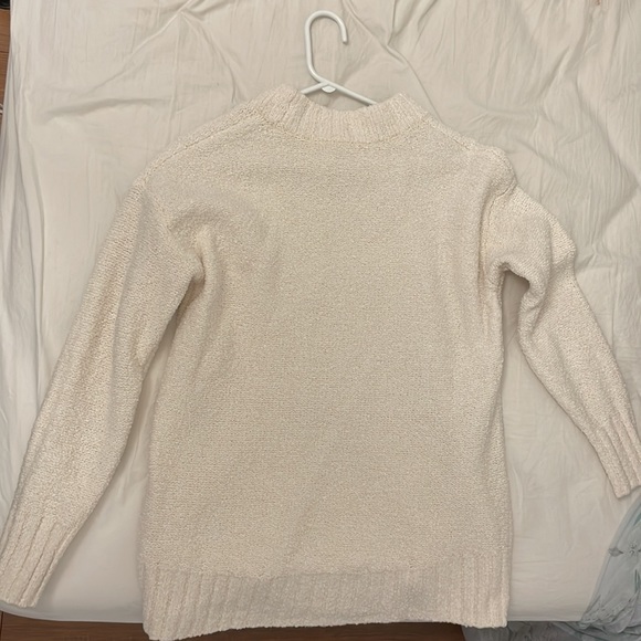 Old Navy Oversized Thick White Knit Sweater XS (fits M) - Picture 2 of 2